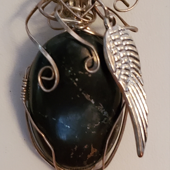 Elite Noble Shungite Wire Wrapped Necklace w Feather Charm - Picture 2 of 9